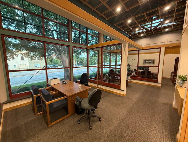 More Photos Of 1305 S Denver Ave, Tulsa Office For Sale