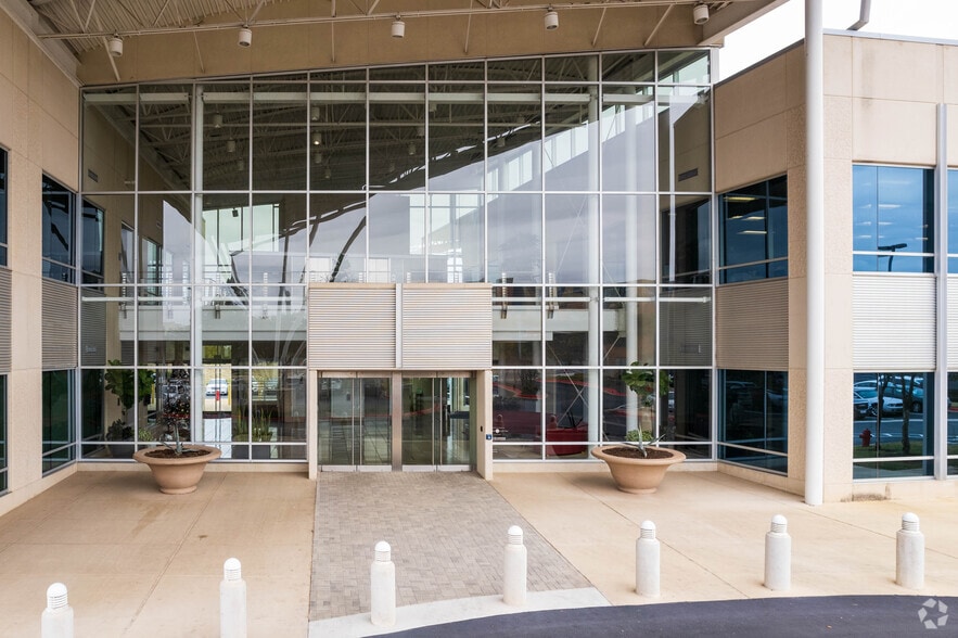 More Photos Of 810 Hester's Crossing, Round Rock Office For Lease