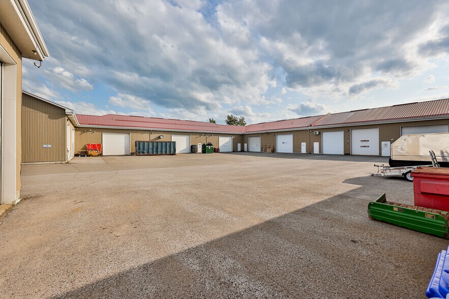 More Photos Of 250 Rue Industrielle, St-Roch-de-L'achigan Warehouse For Sale