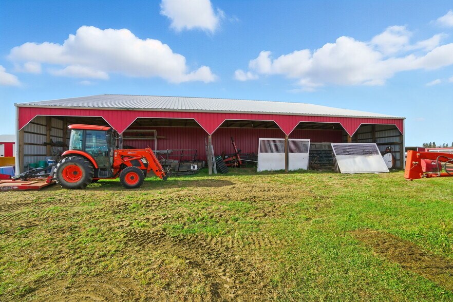 More Photos Of 58117 Range 211 Rd, Redwater Specialty For Sale