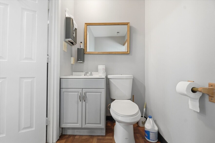More Photos Of 9510 Lanham Severn Rd, Lanham Office For Sale