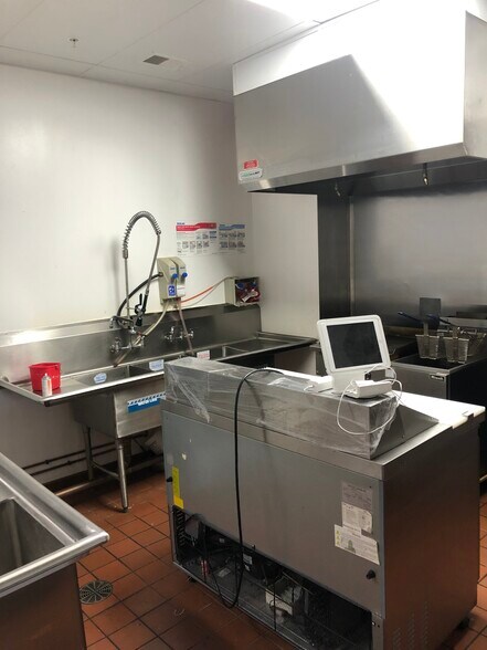 More Photos Of 820 Wheeling Rd, Wheeling Unknown For Lease