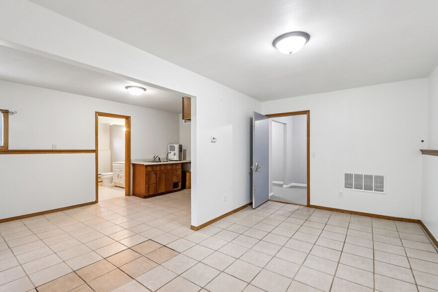 More Photos Of W9231 Bobolink Rd, Reeseville Warehouse For Sale