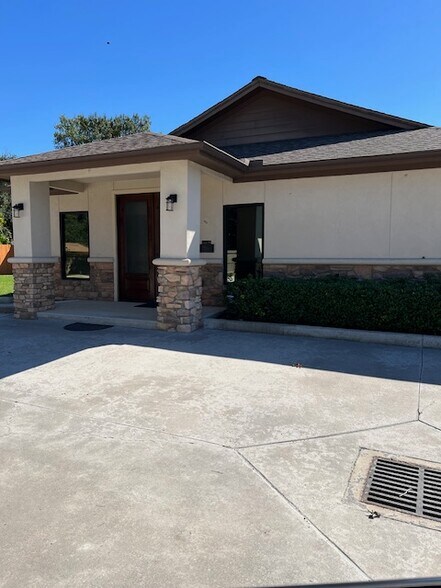 More Photos Of 612 State Highway 3, League City Freestanding For Sale