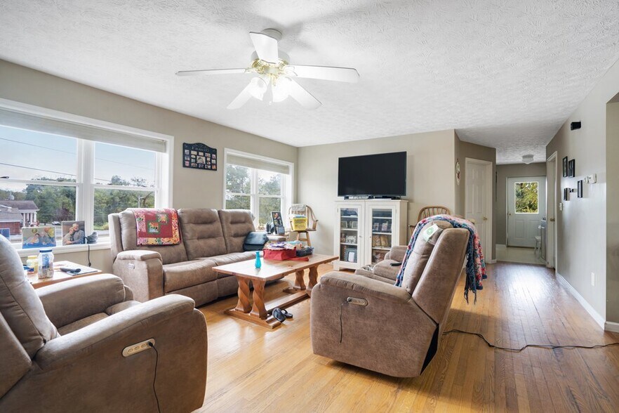 More Photos Of 6 Sanderson St, Hayesville Flex For Sale