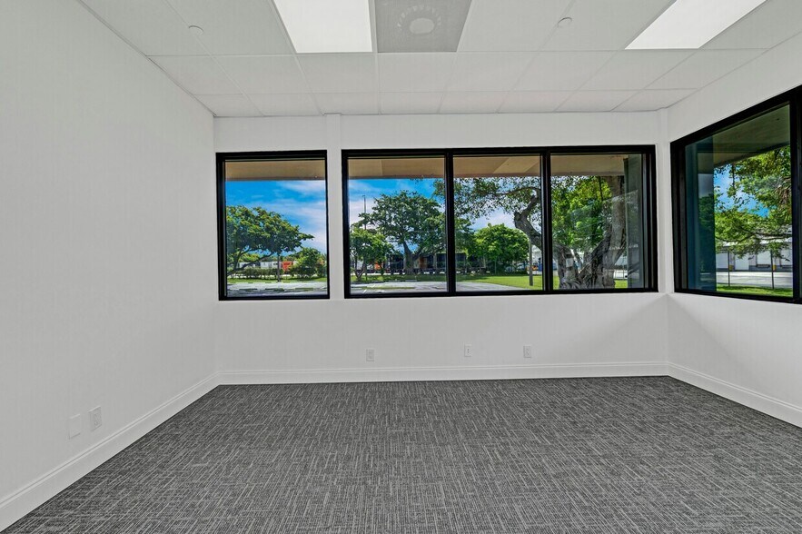 More Photos Of 1910 NW 97th Ave, Miami Distribution For Lease