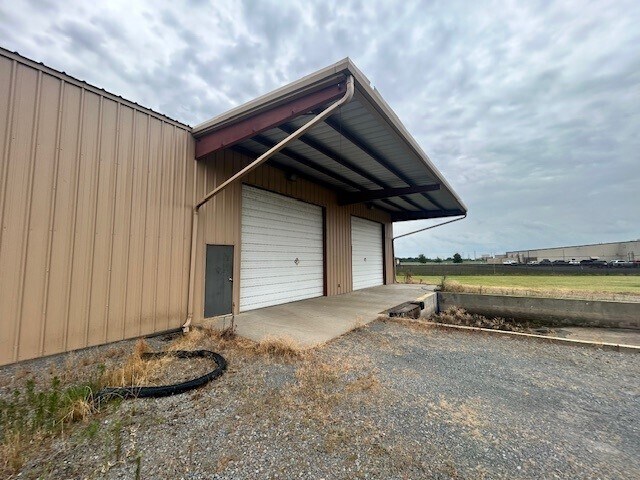 More Photos Of 208 Ricebird Ln, Stuttgart Distribution For Sale