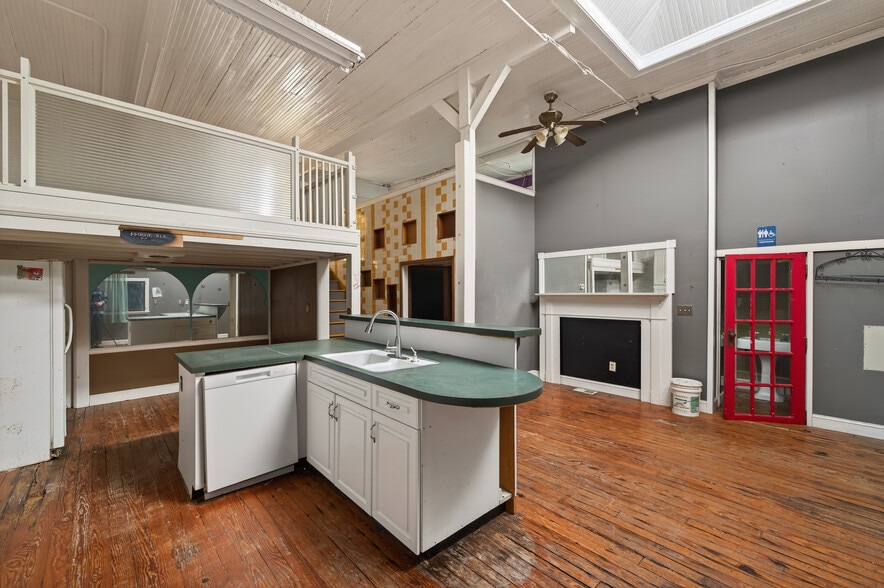 More Photos Of 304 S Cherokee Rd, Social Circle Flex For Sale