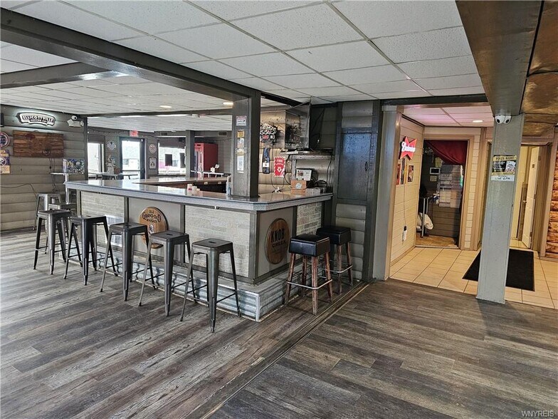 More Photos Of 3719 Abbott Rd, Orchard Park Restaurant For Sale