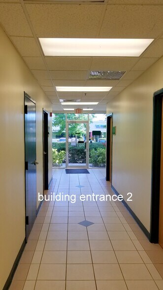 More Photos Of 7802 Kingspointe Pky, Orlando Office For Lease