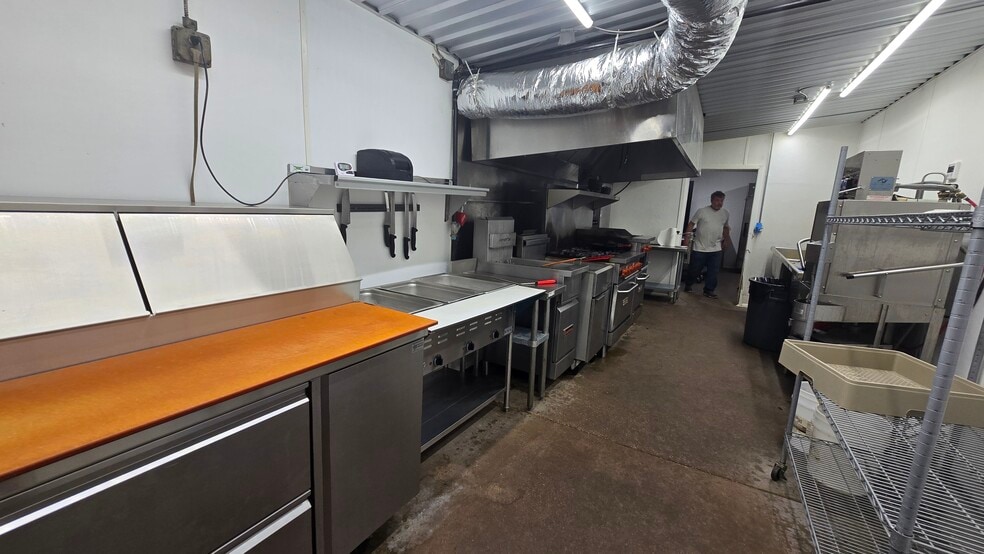 More Photos Of 4021 Acton Hwy, Granbury General Retail For Lease