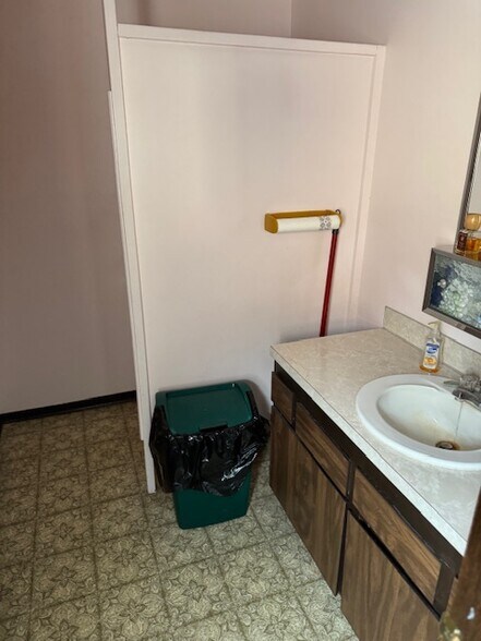 More Photos Of 101 Market st, Latah Bank For Sale