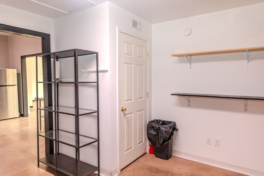 More Photos Of 1402 Bear St, Madison Specialty For Sale