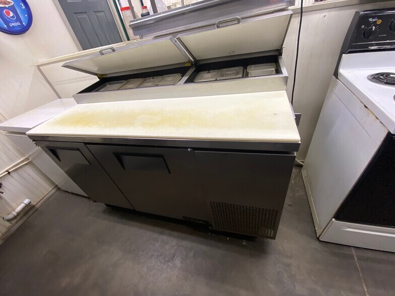 More Photos Of 215 S Washington Ave, Walnut Grove Restaurant For Sale