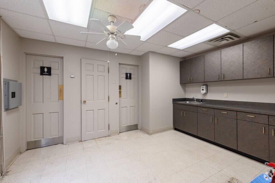 More Photos Of 1500 Leestown Rd, Lexington Office For Lease