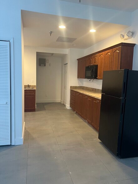 More Photos Of 49 N Federal Hwy, Dania Storefront Retail Office For Lease