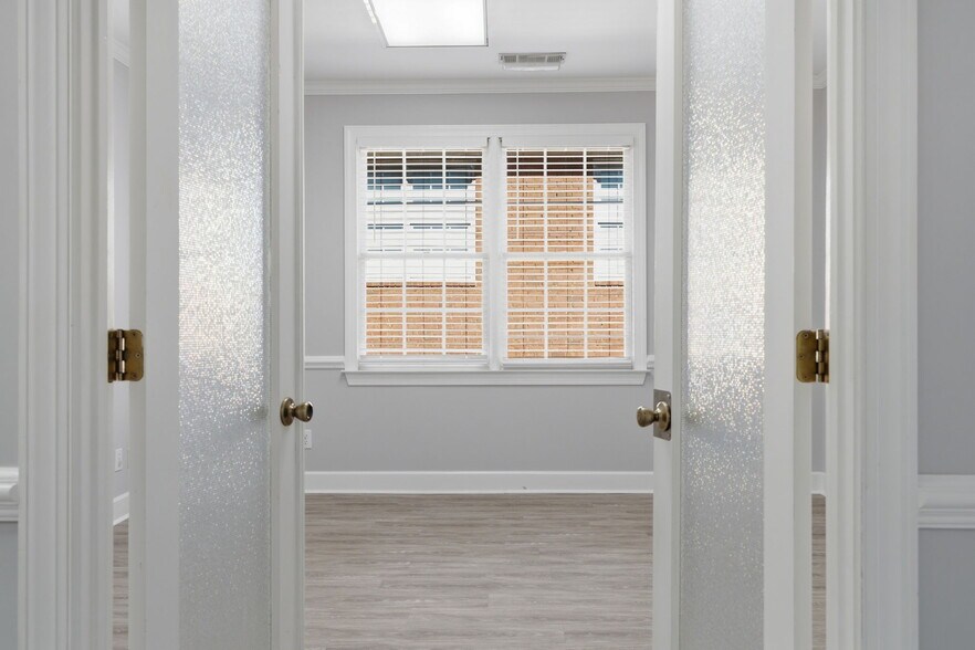 More Photos Of 2854 Johnson Ferry Rd, Marietta Office For Sale