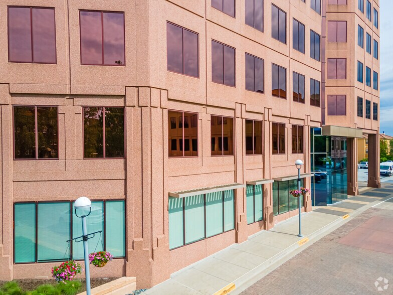 More Photos Of 4717 Grand Ave, Kansas City Office For Lease