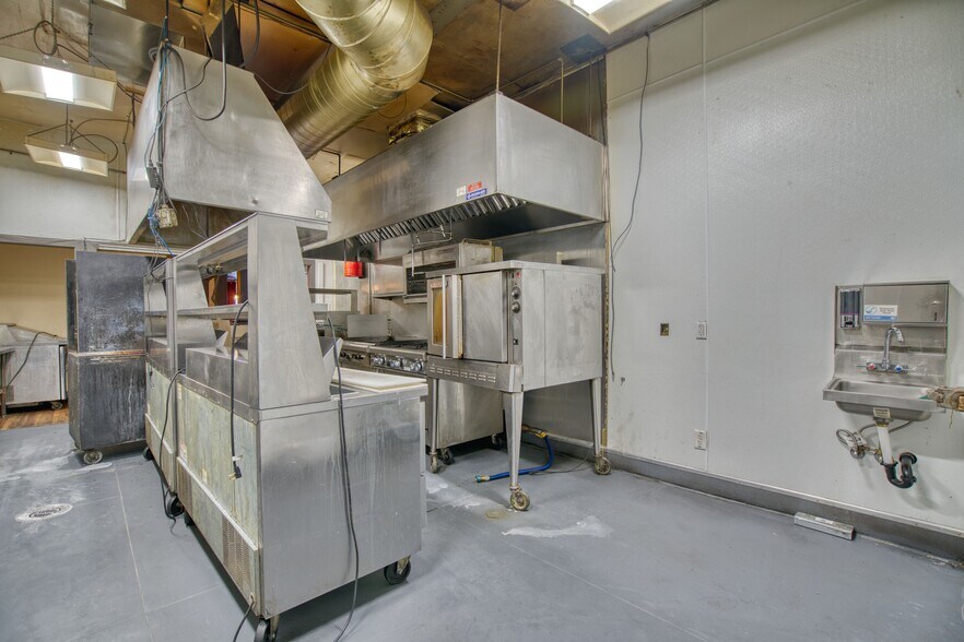 More Photos Of 816 Main St, Louisville Restaurant For Sale