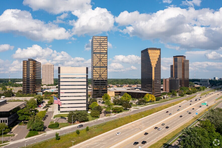 More Photos Of 3000 Town Center, Southfield Office For Lease