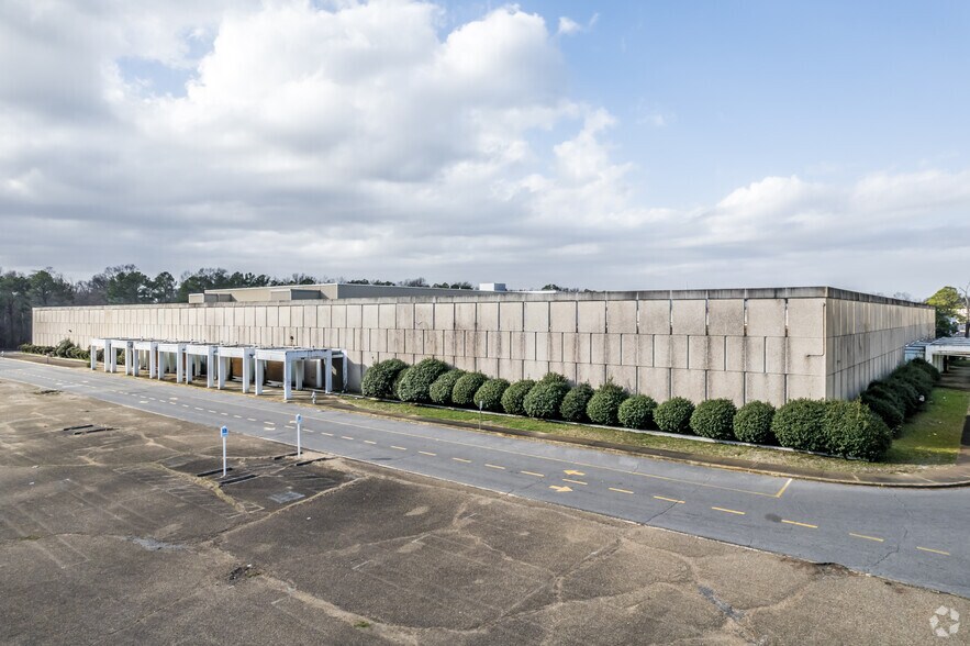 More Photos Of 1300 Southland Mall, Memphis Freestanding For Sale