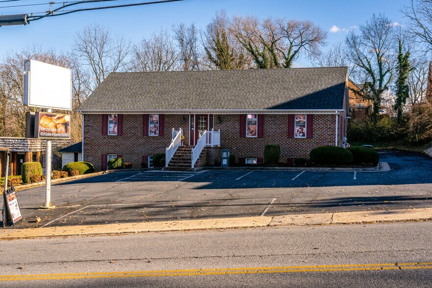 Primary Photo Of 413 N Coalter St, Staunton Office Residential For Lease