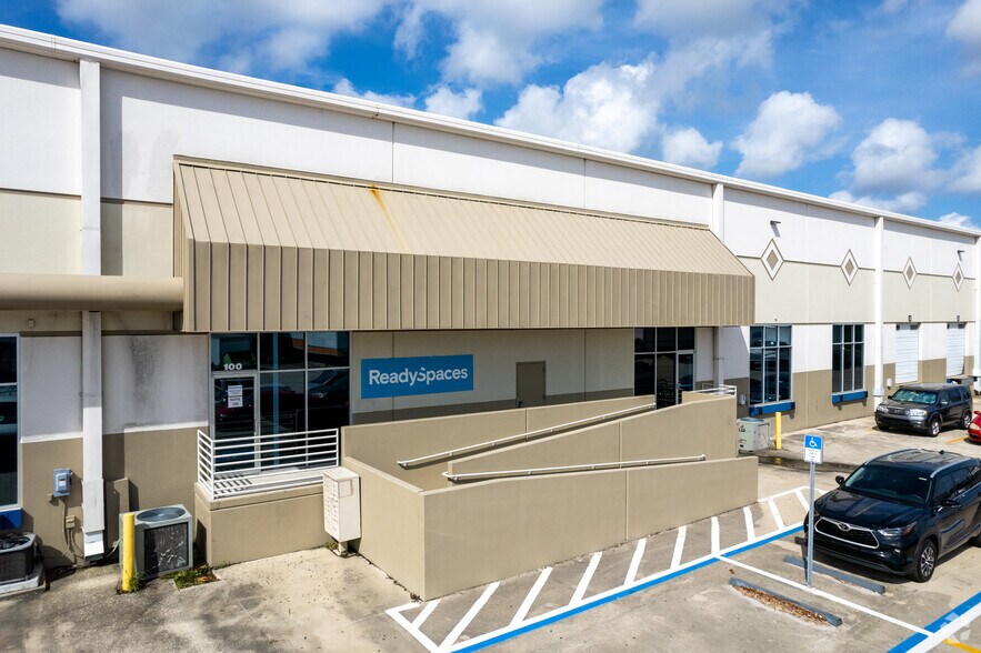 More Photos Of 2507 Investors Row, Orlando Distribution For Lease