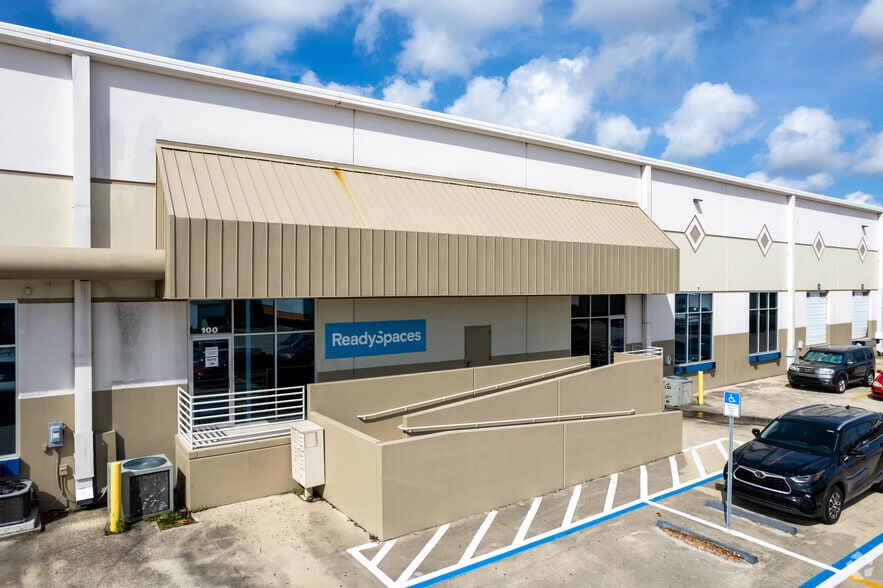 More Photos Of 2507 Investors Row, Orlando Distribution For Lease