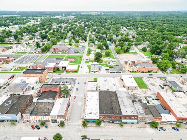 More Photos Of 500 W Reed St, Moberly Storefront For Lease