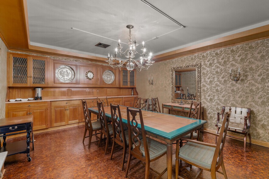 More Photos Of 531 W Main St, Denison Office For Sale