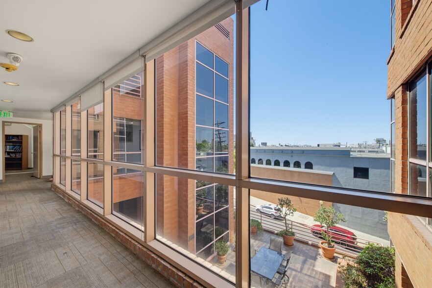 More Photos Of 10495 Santa Monica Blvd, Los Angeles Office For Sale