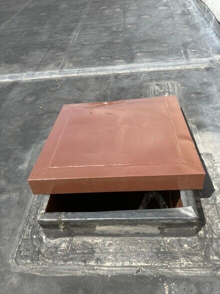 More Photos Of 211 W 1st St, Dixon General Retail For Sale