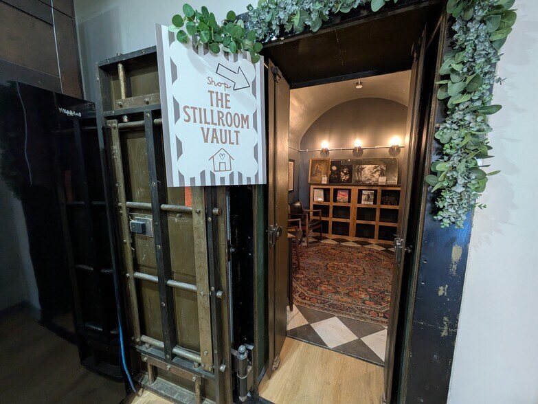 More Photos Of 106 NE 2nd St, Stuart Storefront For Sale