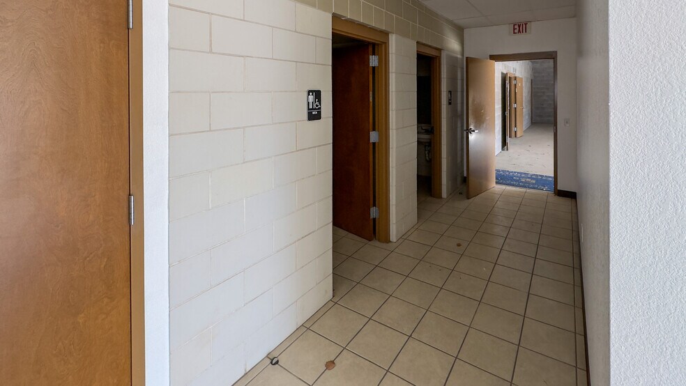 More Photos Of 801 Pendale Rd, El Paso Distribution For Sale