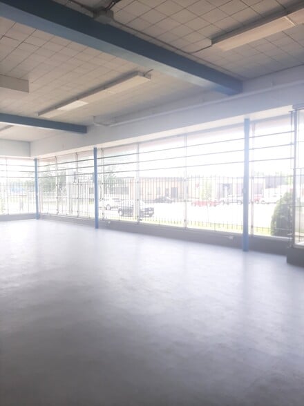 More Photos Of 510 First St, London Warehouse For Lease