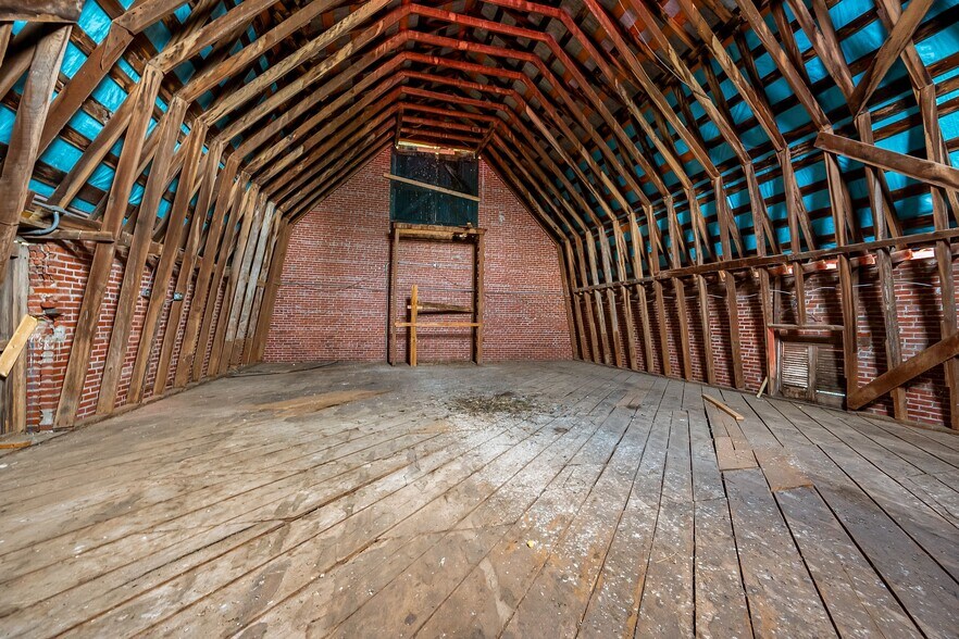 More Photos Of 4241 Lee Hwy, Pulaski Lodge Meeting Hall For Sale