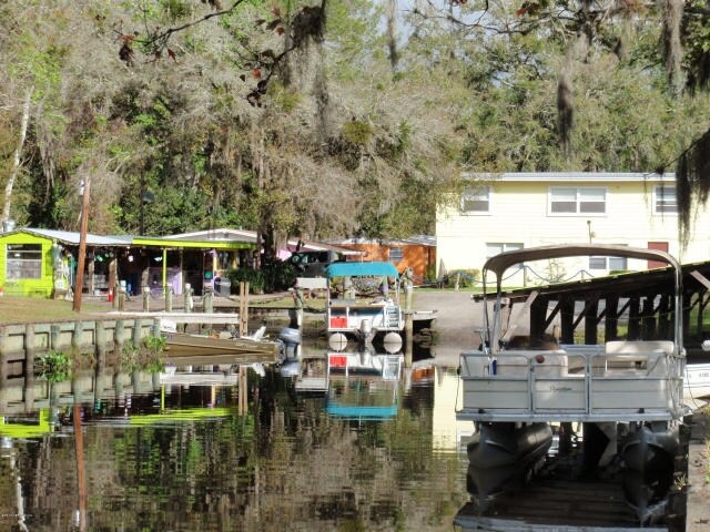 More Photos Of 217 Butler Dr, Satsuma Trailer Camper Park For Sale