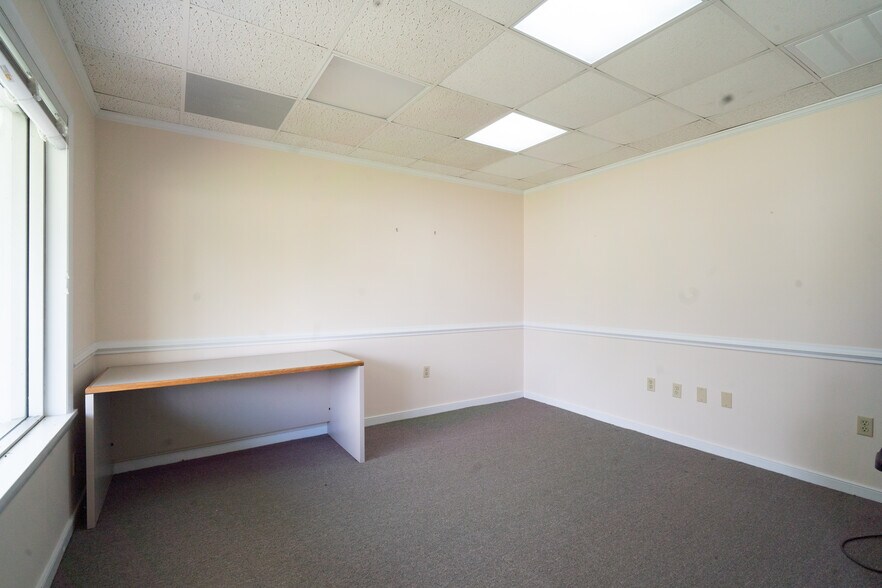 More Photos Of 220 Chesapeake Dr, White Stone Office For Sale