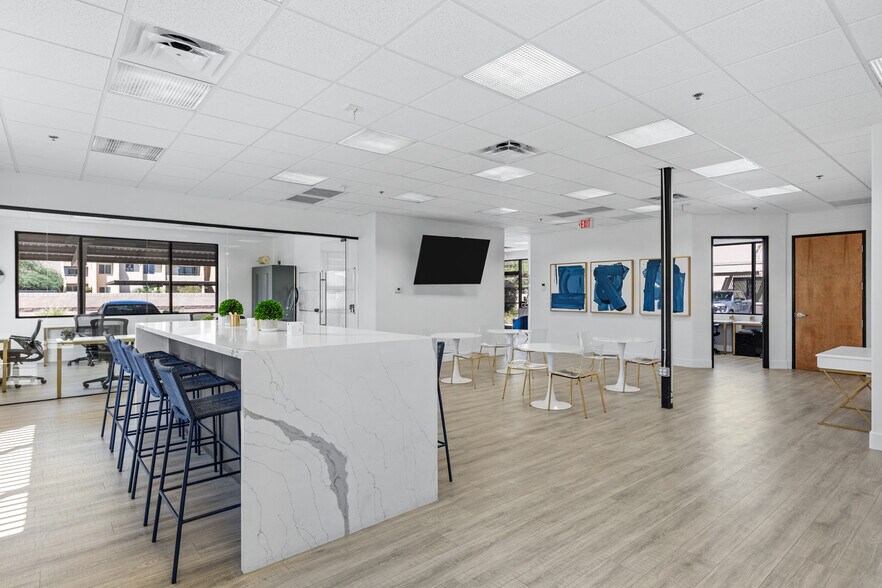 More Photos Of 8111 E Thomas Rd, Scottsdale Medical For Sale