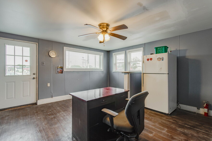More Photos Of 343 S Main St, Kenton Auto Repair For Sale