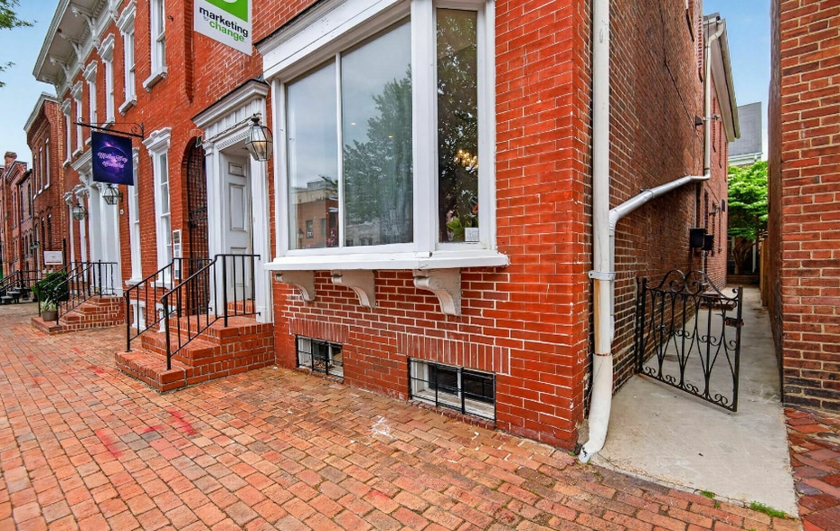 More Photos Of 110 S Columbus St, Alexandria Storefront Retail Office For Sale