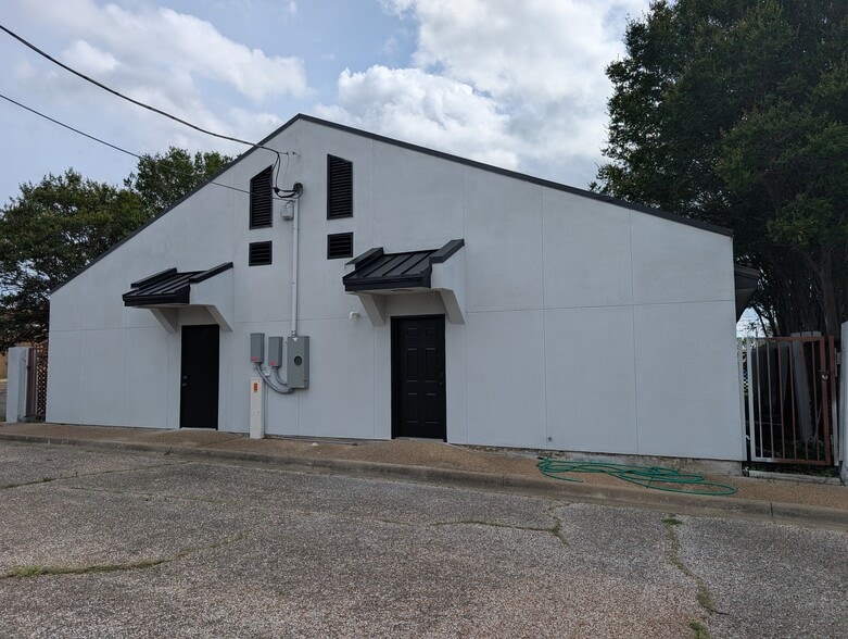 More Photos Of 711 Melrose Dr, Waco Office For Sale