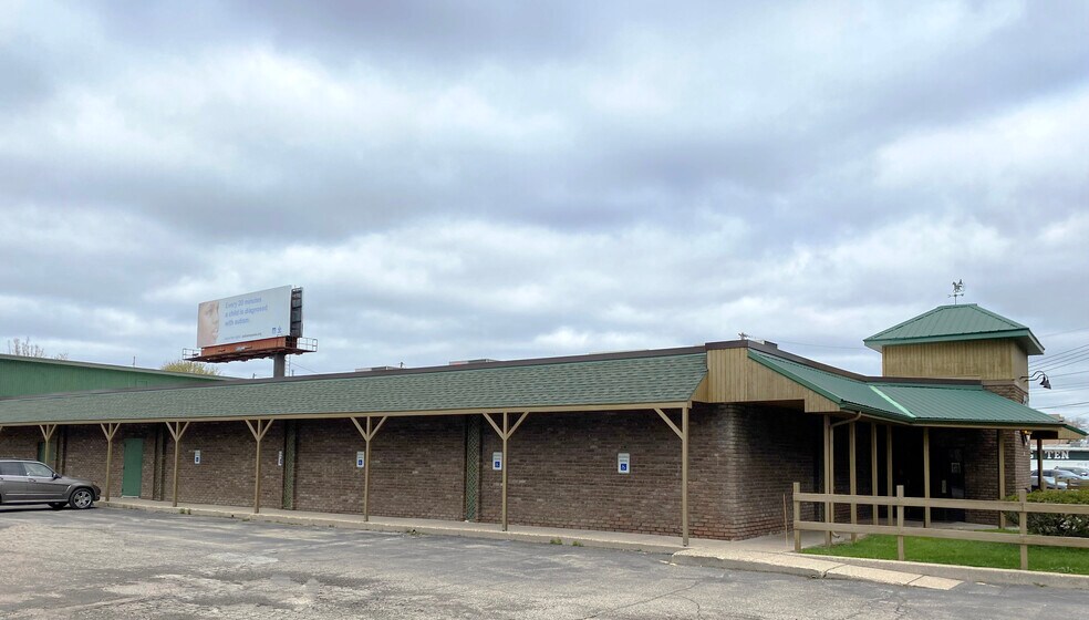 More Photos Of 410 S Clippert St, Lansing Restaurant For Sale