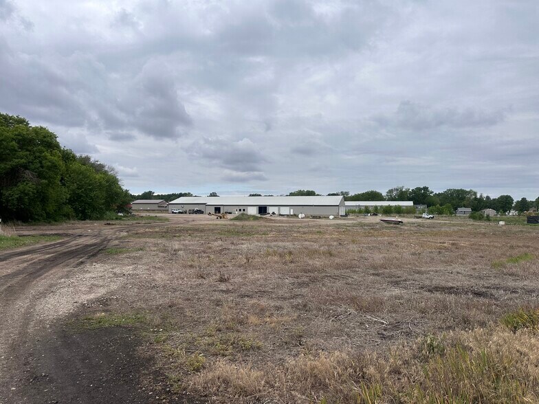 More Photos Of 601 E 10th St, Alton Warehouse For Sale