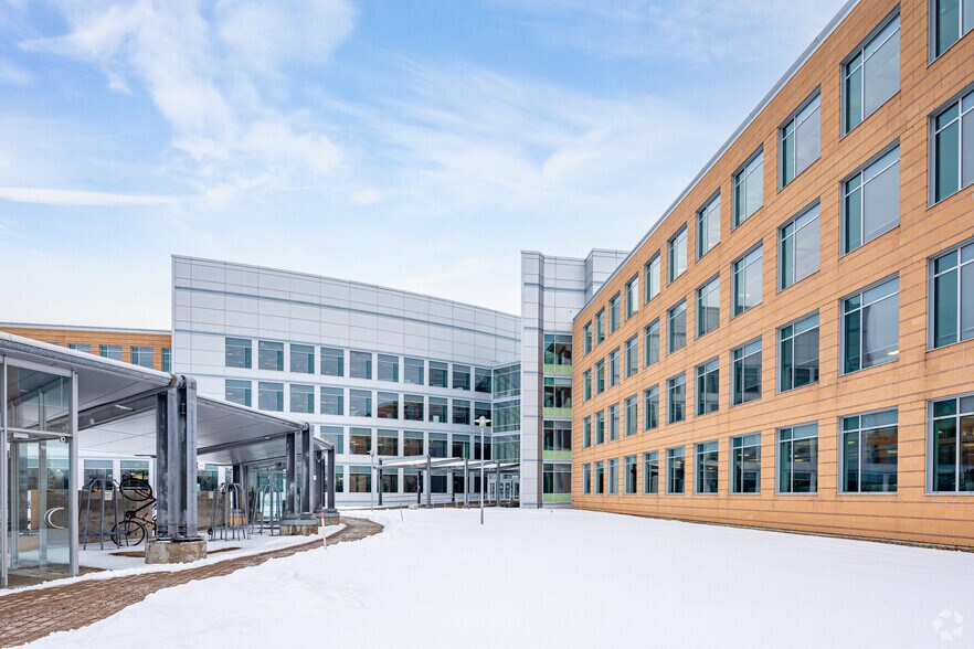 More Photos Of 2351 Boul Alfred-Nobel, Montréal Office For Lease