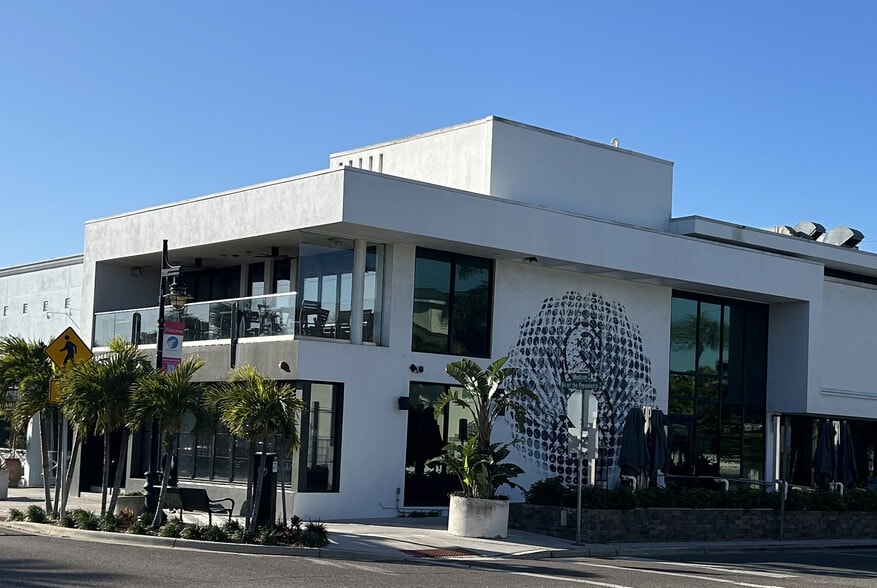 More Photos Of 29 N Blvd of Presidents, Sarasota Storefront Retail Office For Lease