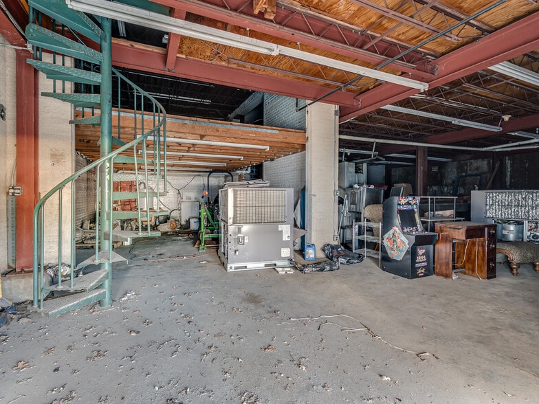 More Photos Of 2812 S Walker Ave, Oklahoma City Auto Dealership For Sale