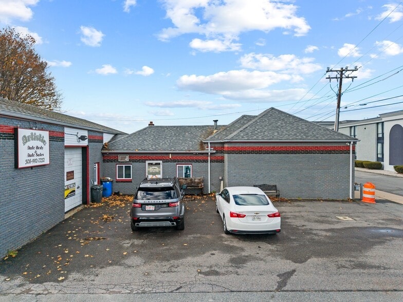 More Photos Of 98 Middle St, Fairhaven Service For Sale