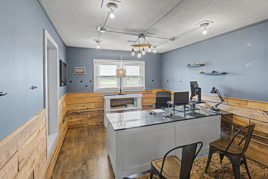 More Photos Of 2102 N Outer Dr, Dexter Office For Sale
