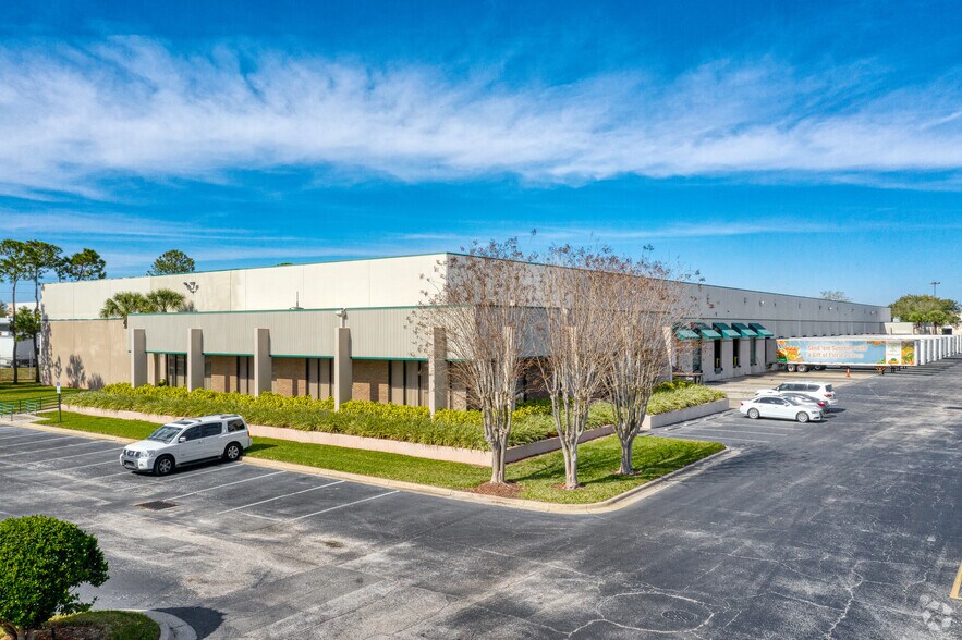 More Photos Of 1255 La Quinta Dr, Orlando Unknown For Lease